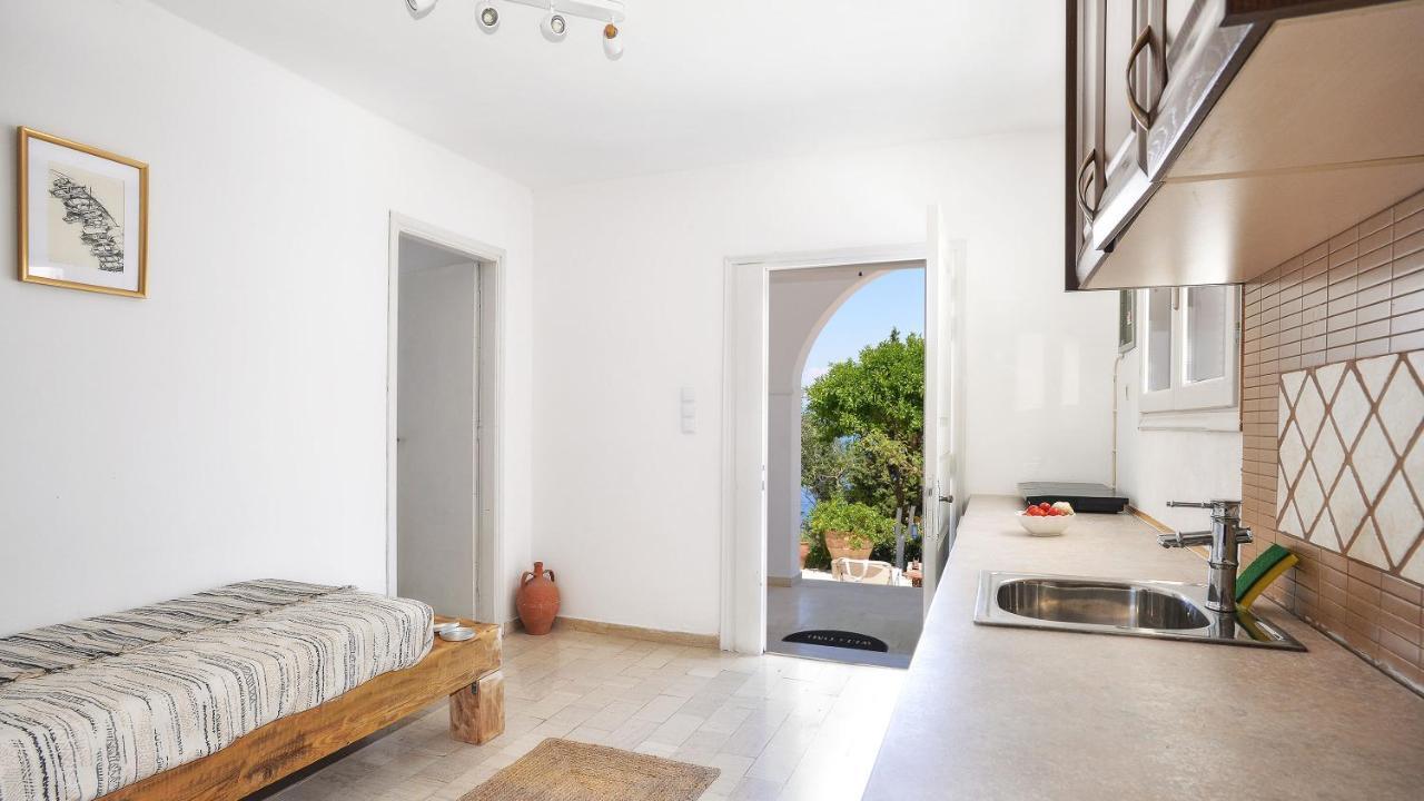 Apartment New! Paxoswhite Sea View & Studios!