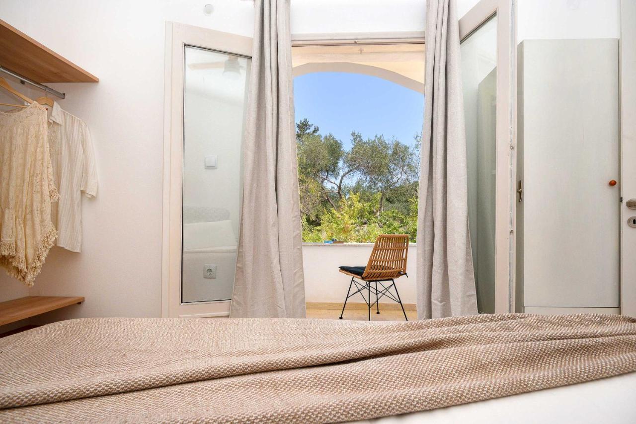 New! Paxoswhite Sea View & Studios! Gaios