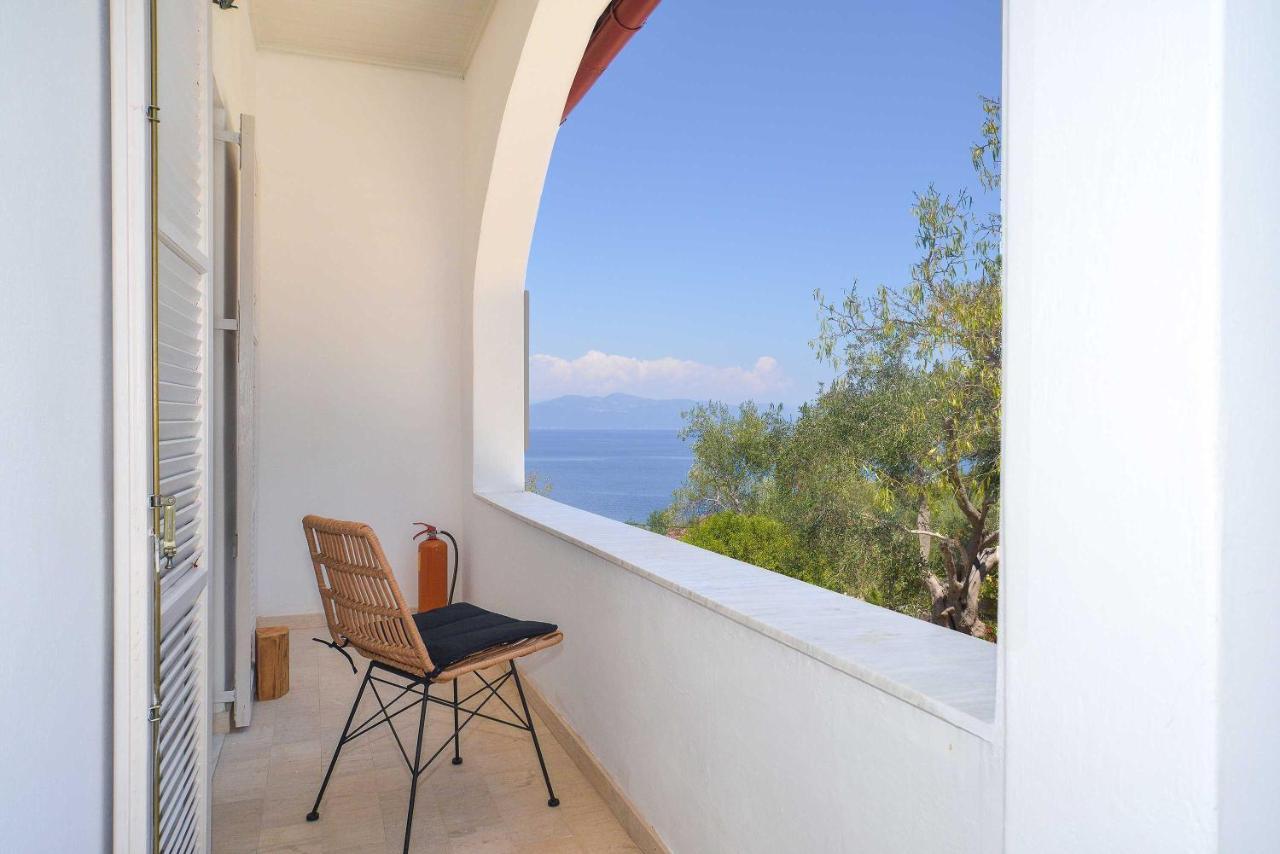 New! Paxoswhite Sea View & Studios! * Gaios