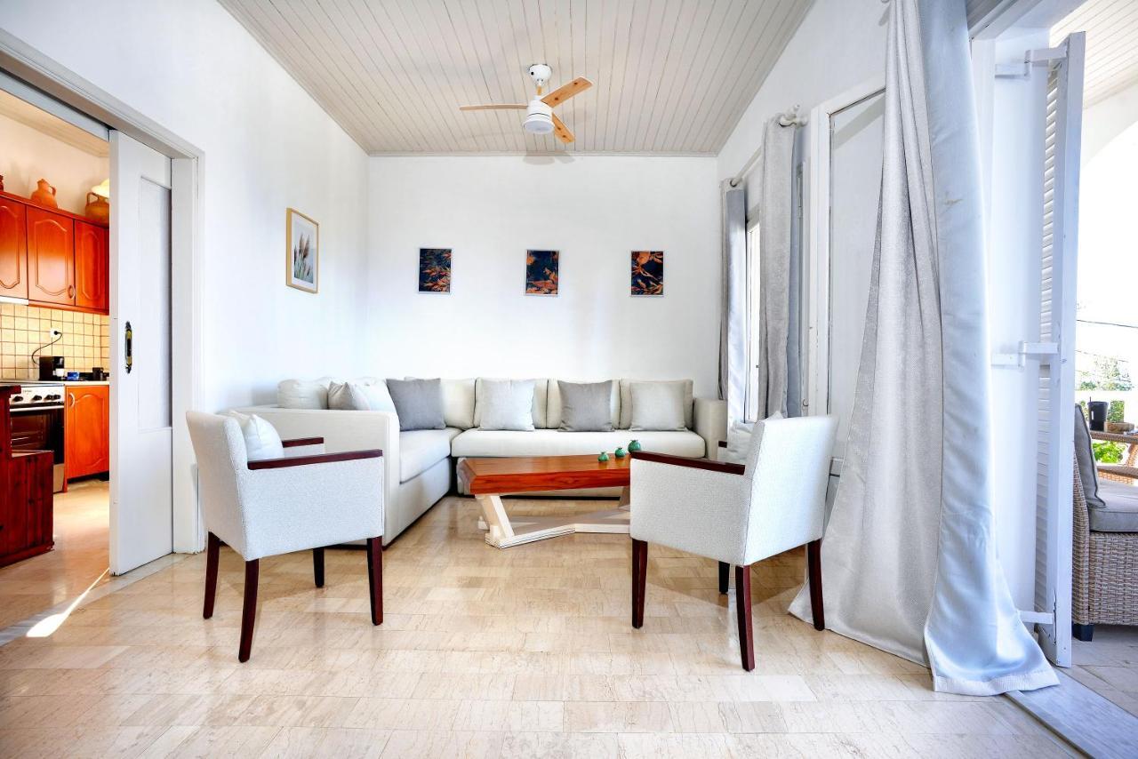 New! Paxoswhite Sea View & Studios!