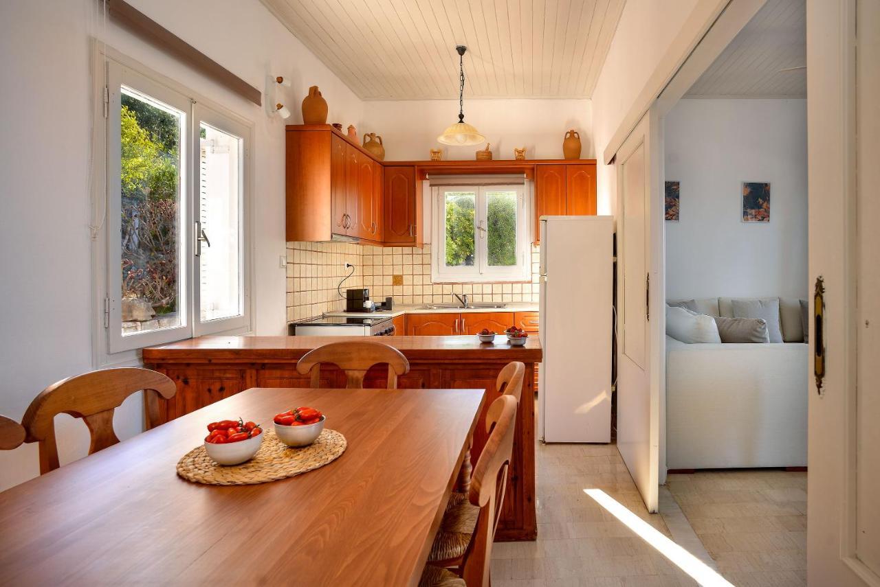 New! Paxoswhite Sea View & Studios!