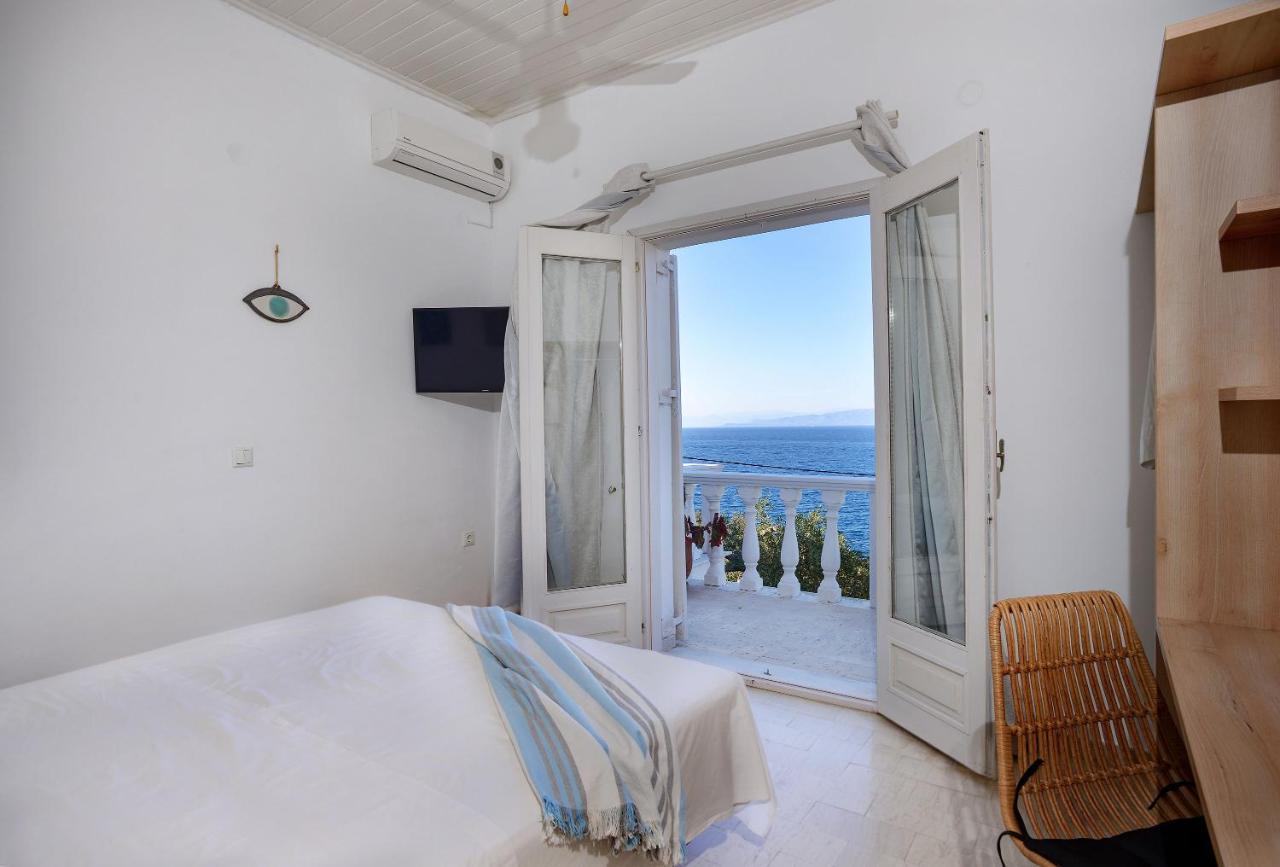 New! Paxoswhite Sea View & Studios! *