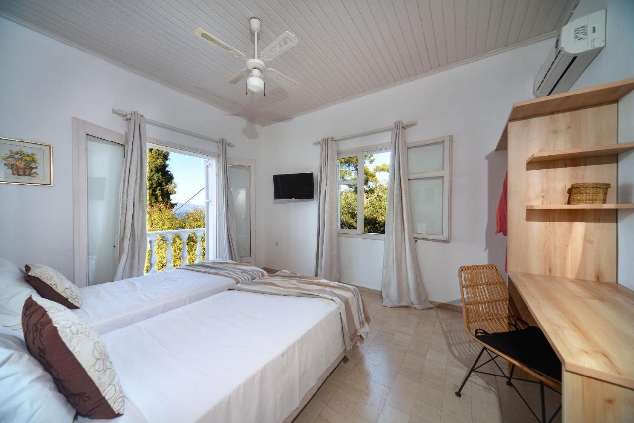New! Paxoswhite Sea View & Studios!