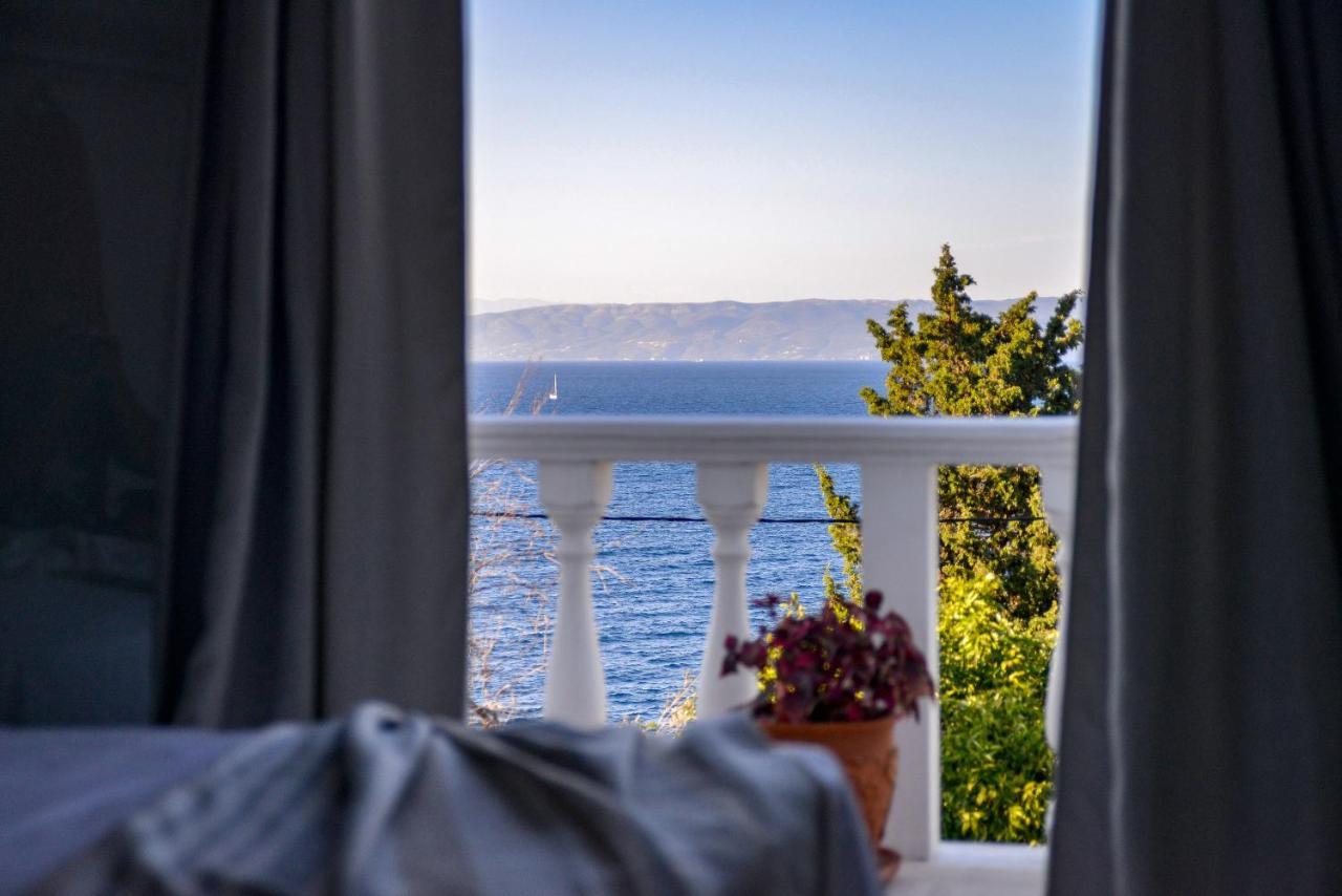 New! Paxoswhite Sea View & Studios!