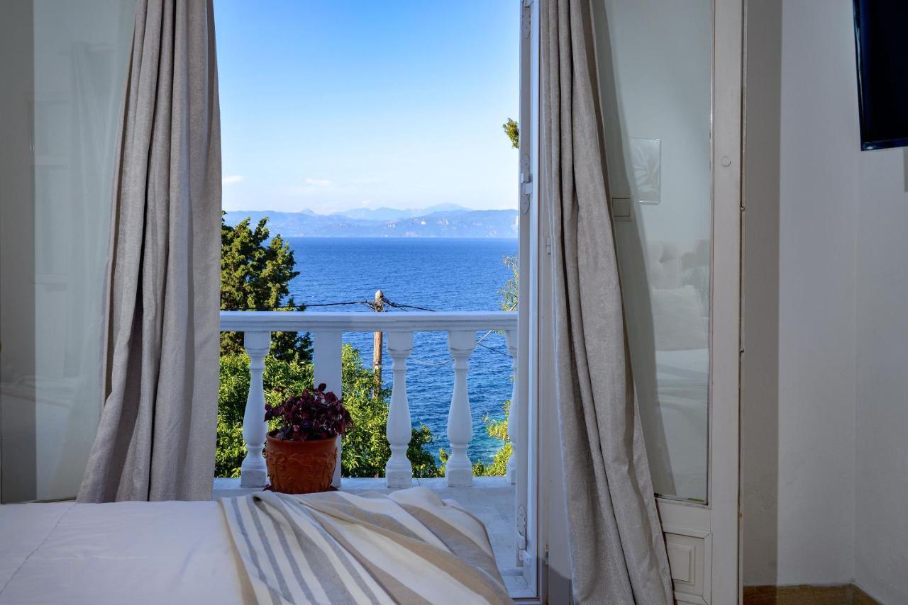 Apartment New! Paxoswhite Sea View & Studios!