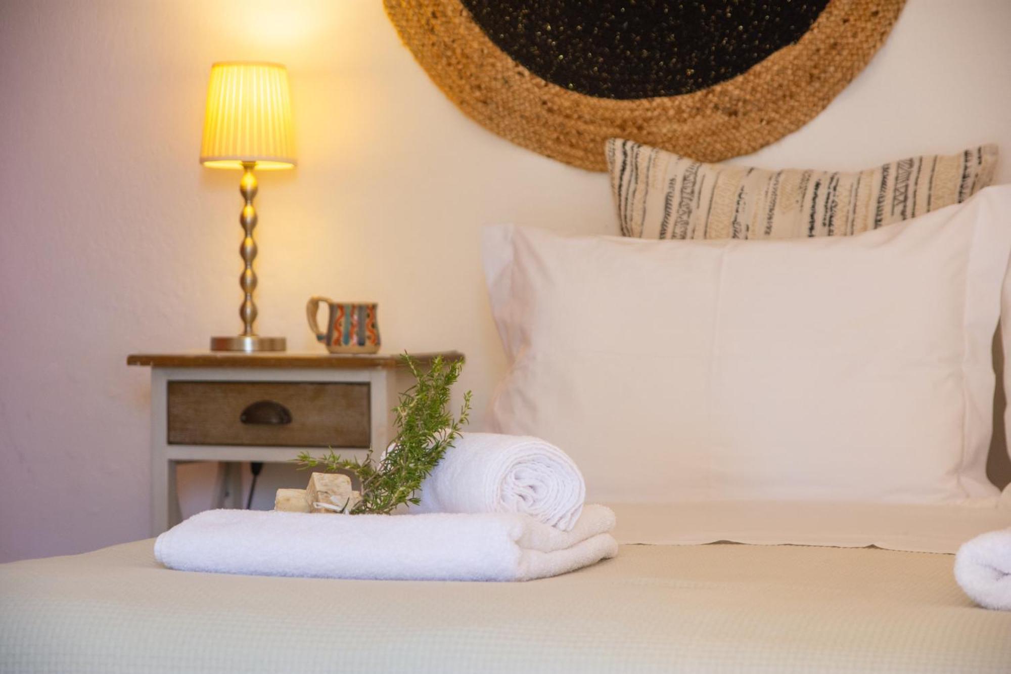New! Paxoswhite Sea View & Studios! Gaios